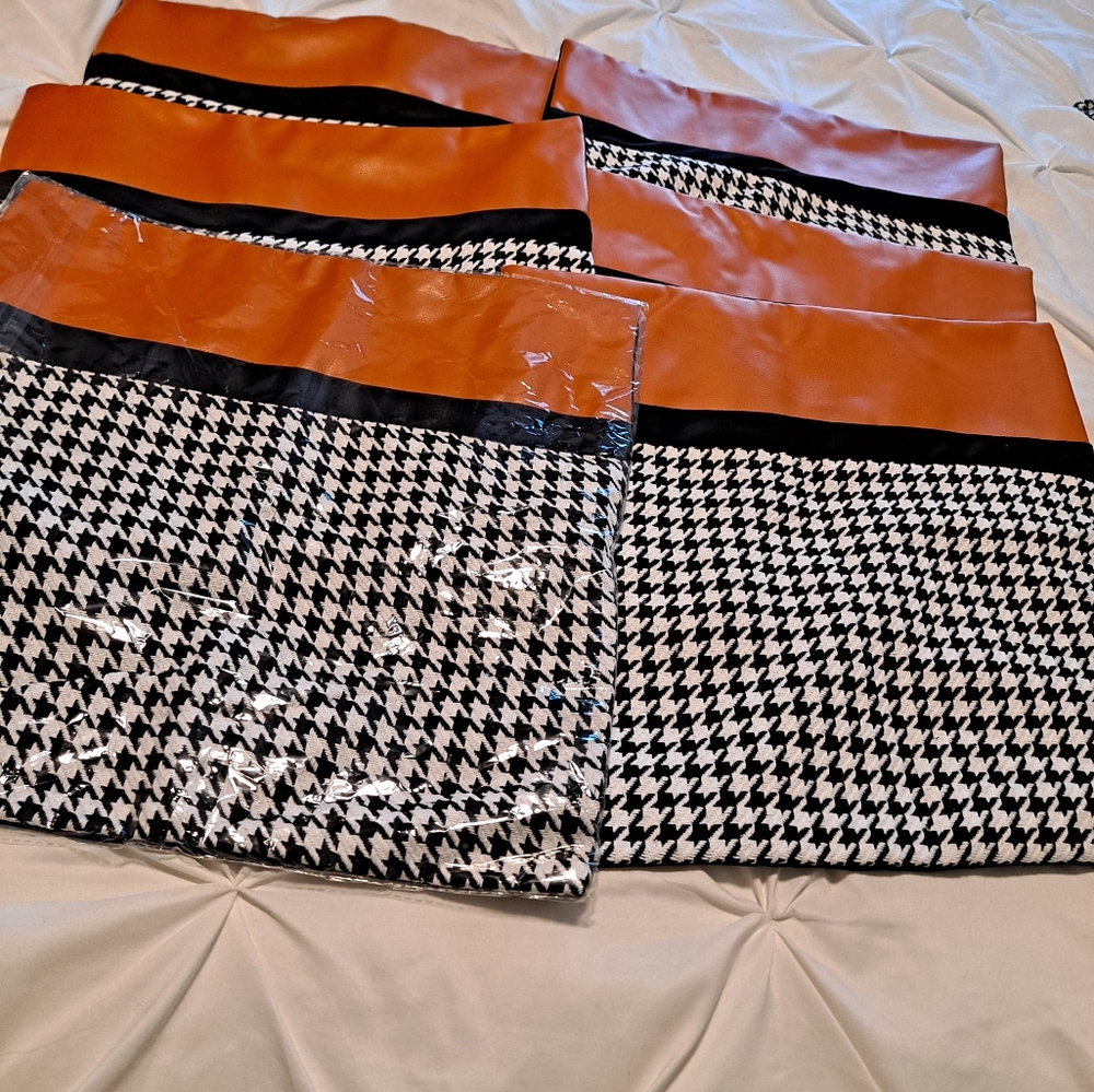 6 pillow covers only used 5 of them for about a month great shape.   BL